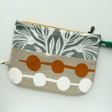 Load image into Gallery viewer, Bursaria Workshop | Handle zip purse |