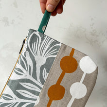 Load image into Gallery viewer, Bursaria Workshop | Handle zip purse |