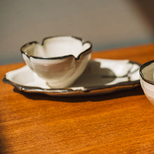 Load image into Gallery viewer, Jacky Lo | Ceramics | Petal Tea Cup (White with Drip)