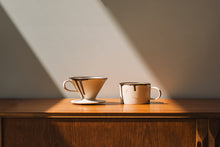 Load image into Gallery viewer, Jacky Lo | Ceramics | Coffee filter (White with Drip)