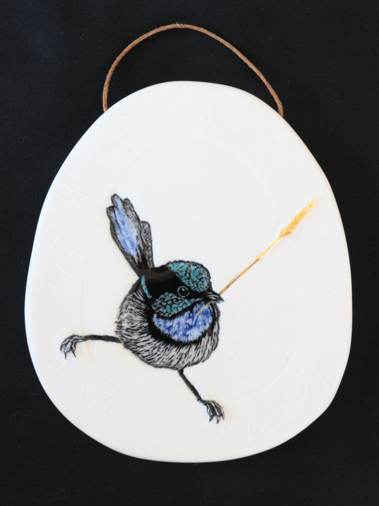 Fenja T. Ringl | Hanging porcelain print - Fairy Wren with Grass 1/25 |