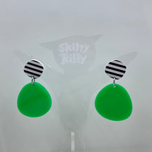 Load image into Gallery viewer, Skitty Kitty | Earrings | Pebbles small earrings