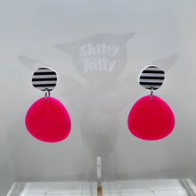 Load image into Gallery viewer, Skitty Kitty | Earrings | Pebbles small earrings