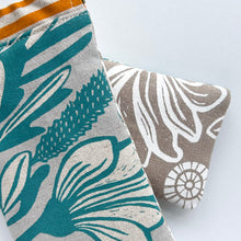 Load image into Gallery viewer, Bursaria Workshop | Glasses case | burs016