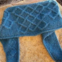 Load image into Gallery viewer, MicMac Design | Alpaca neck scarf