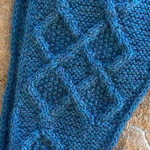 Load image into Gallery viewer, MicMac Design | Alpaca neck scarf