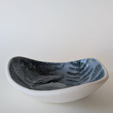 Load image into Gallery viewer, Fenja T. Ringl | Fern dish - medium |