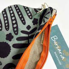 Load image into Gallery viewer, Bursaria Workshop | Small zip purse